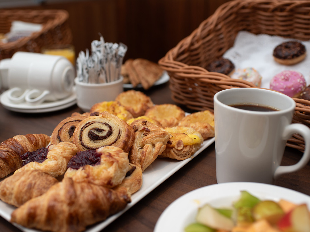 Hibernian Hotel & Leisure Centre主图