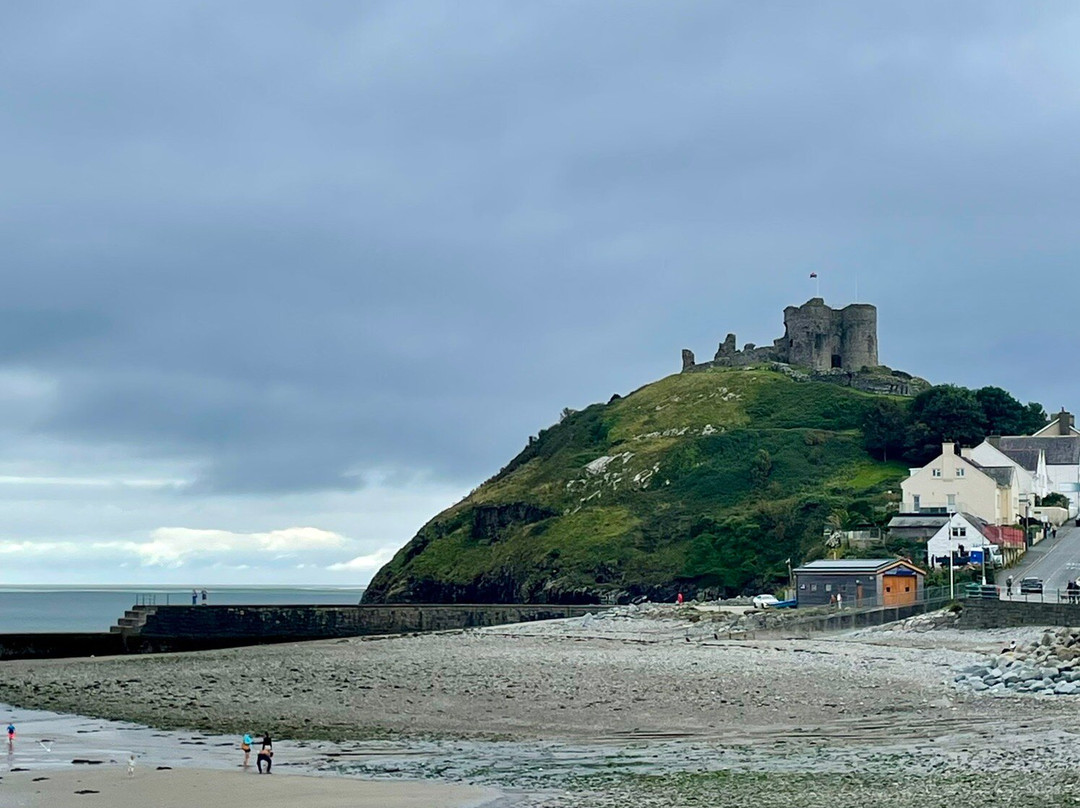 Criccieth Beach景点图片