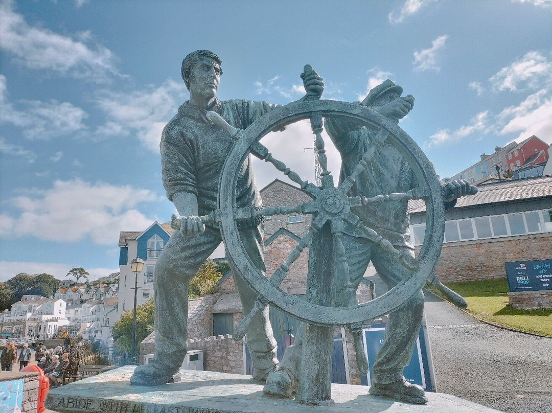 SHIPWRECK MONUMENT-布里克瑟姆必去景点