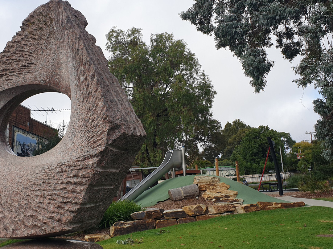 Stargate Sculpture景点图片