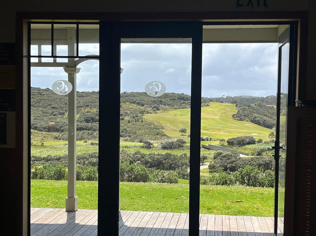 卡林顿度假村酒店主图