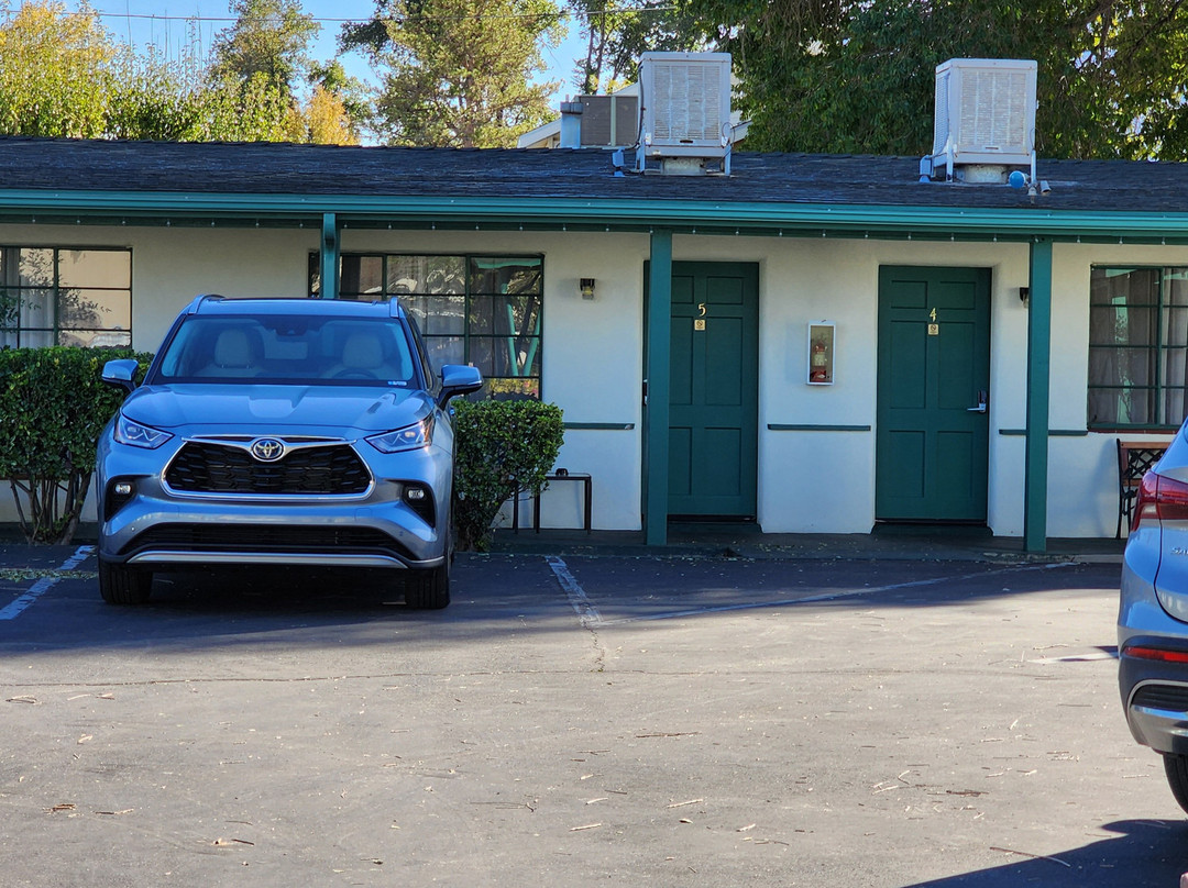 Bishop Village Motel主图