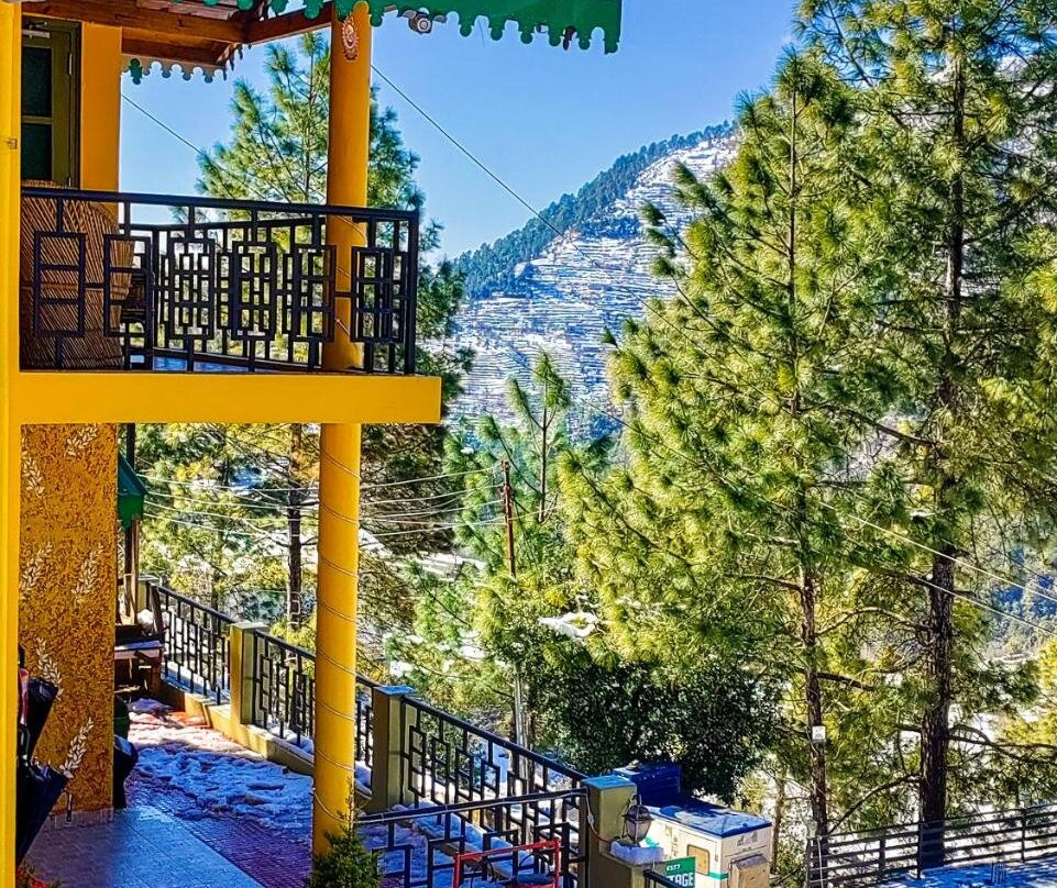 The Himalayan Living Whisling Pines Home Stay