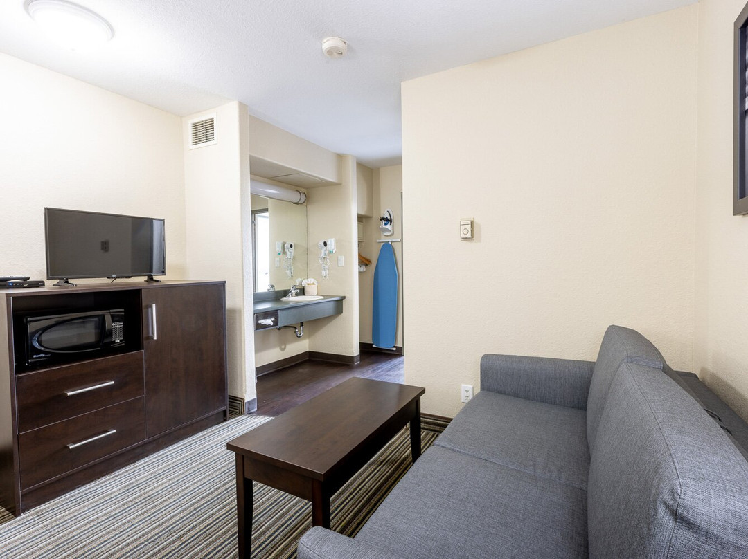 Super 8 by Wyndham Truro NS主图