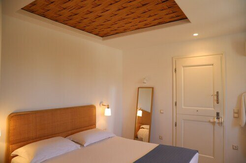 Faros Villa Small Hotel & Restaurant主图