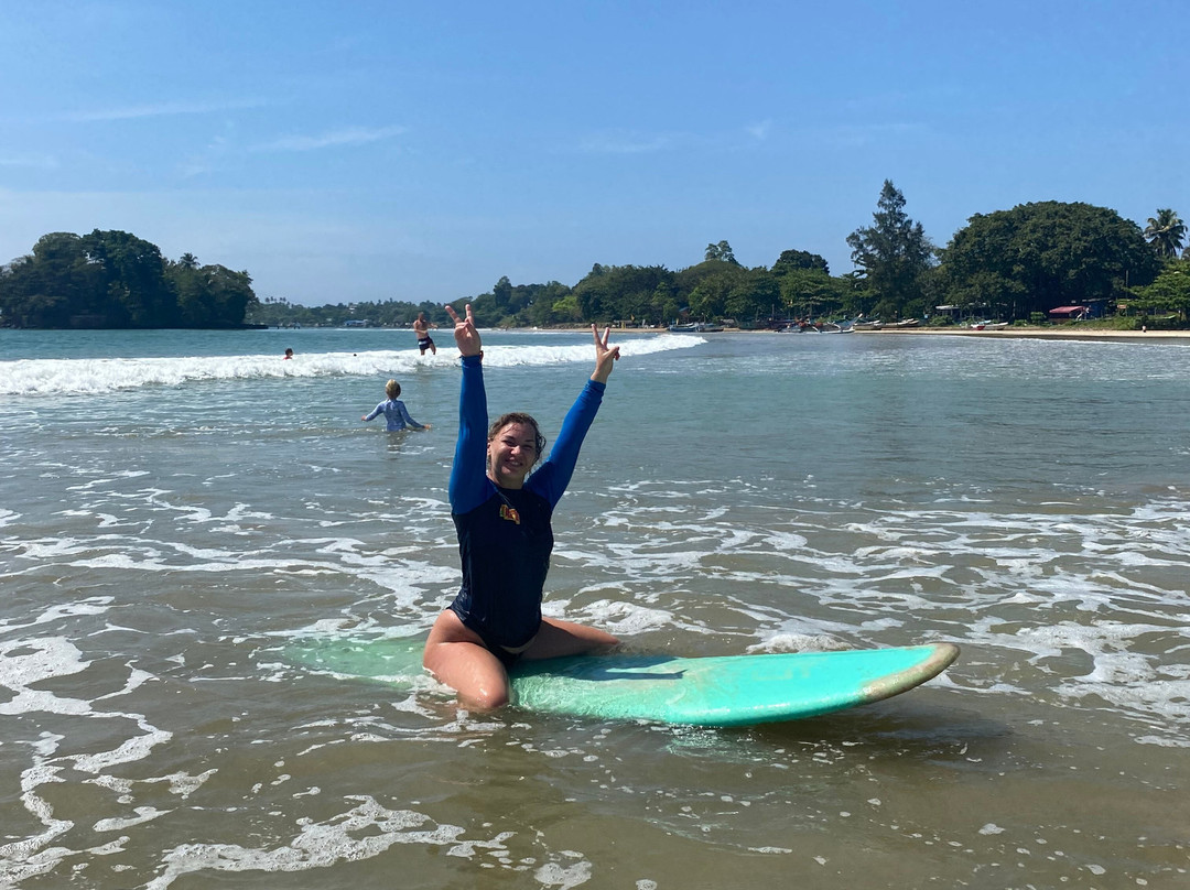 Coconut King Point (Navod Surf School)景点图片