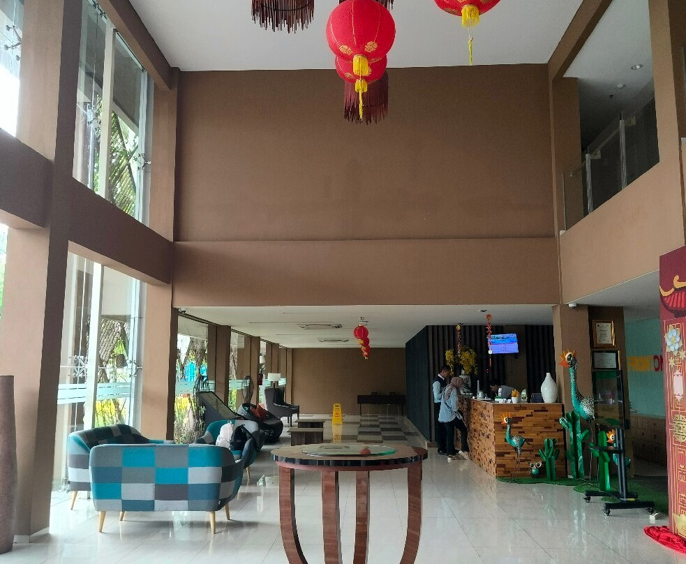 Front One Akshaya Hotel Karawang主图
