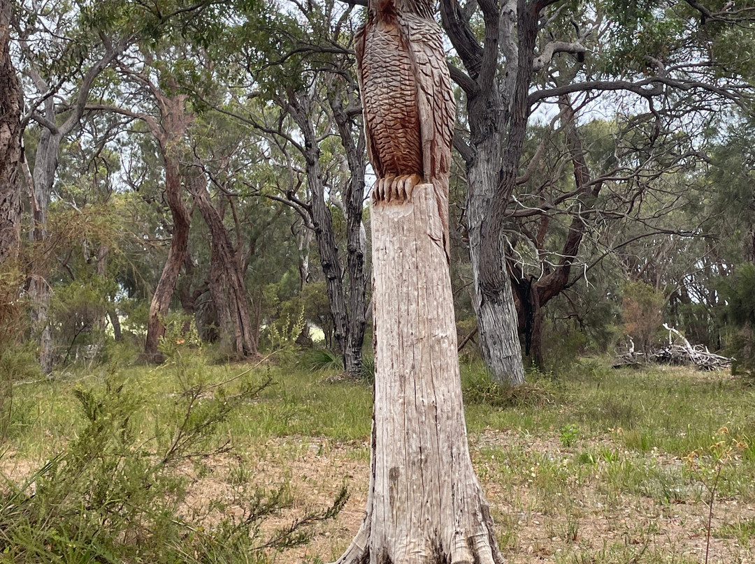 Chainsaw Sculpture Drive景点图片