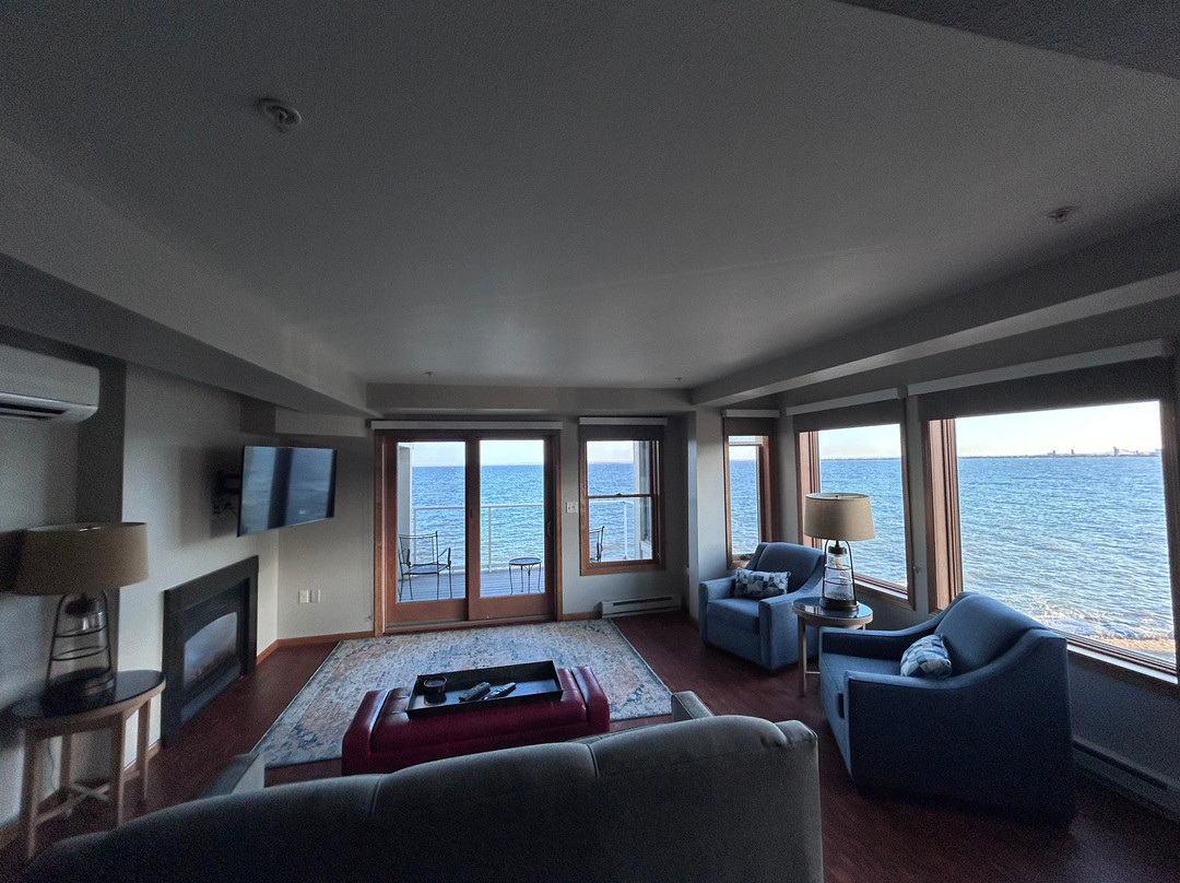 Beacon Pointe on Lake Superior主图