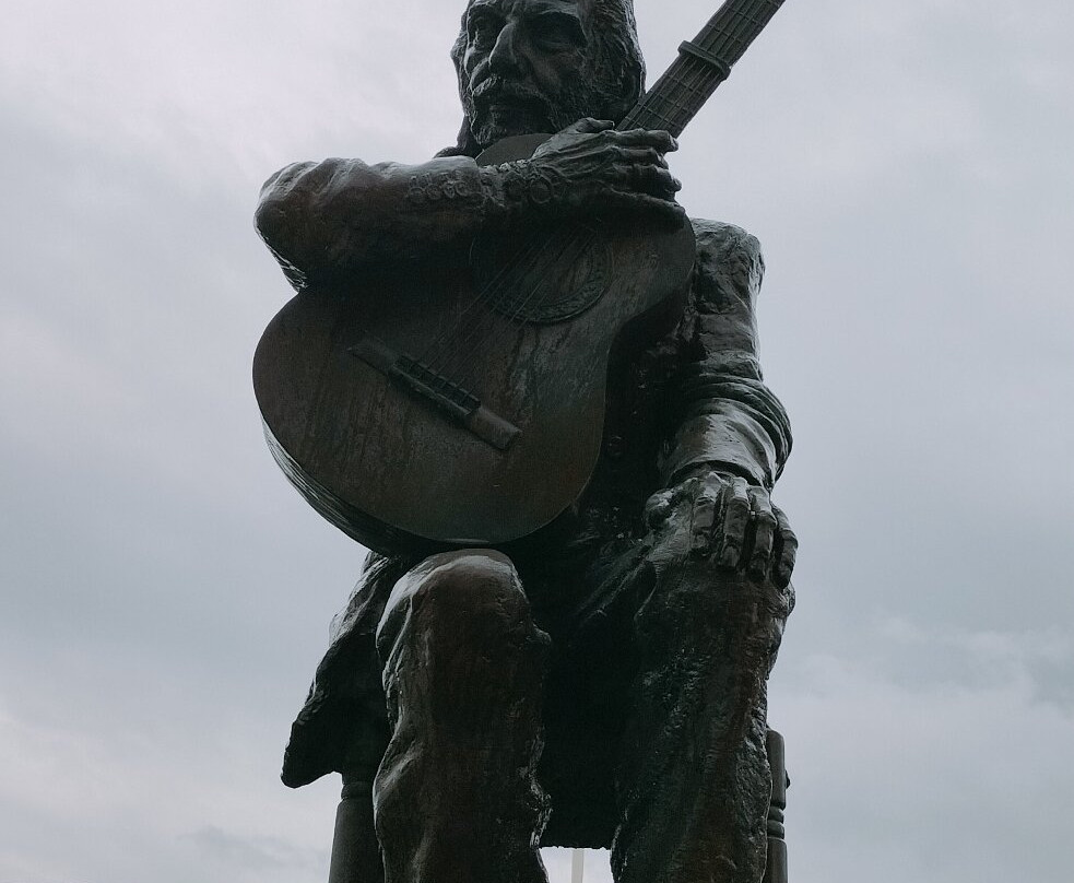 Jauquin Roman Jimenez Statue-拉利内阿必去景点