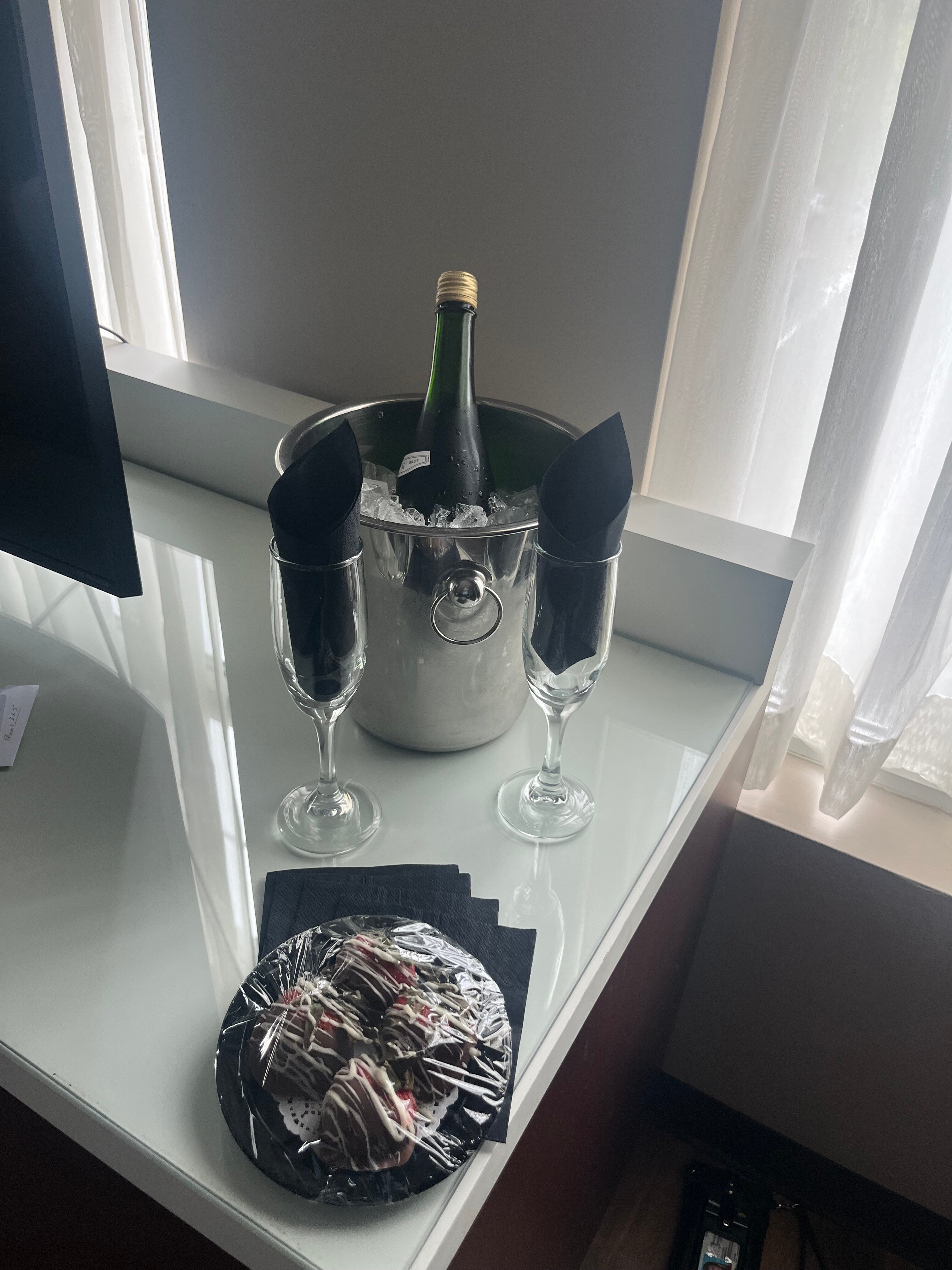 D. Hotel Suites and Spa-官方