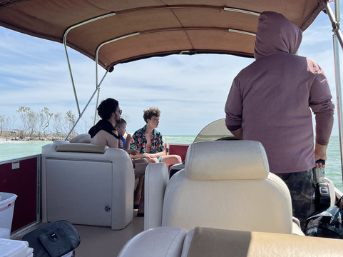 Float your boat tours-圣彼得海滩必去景点