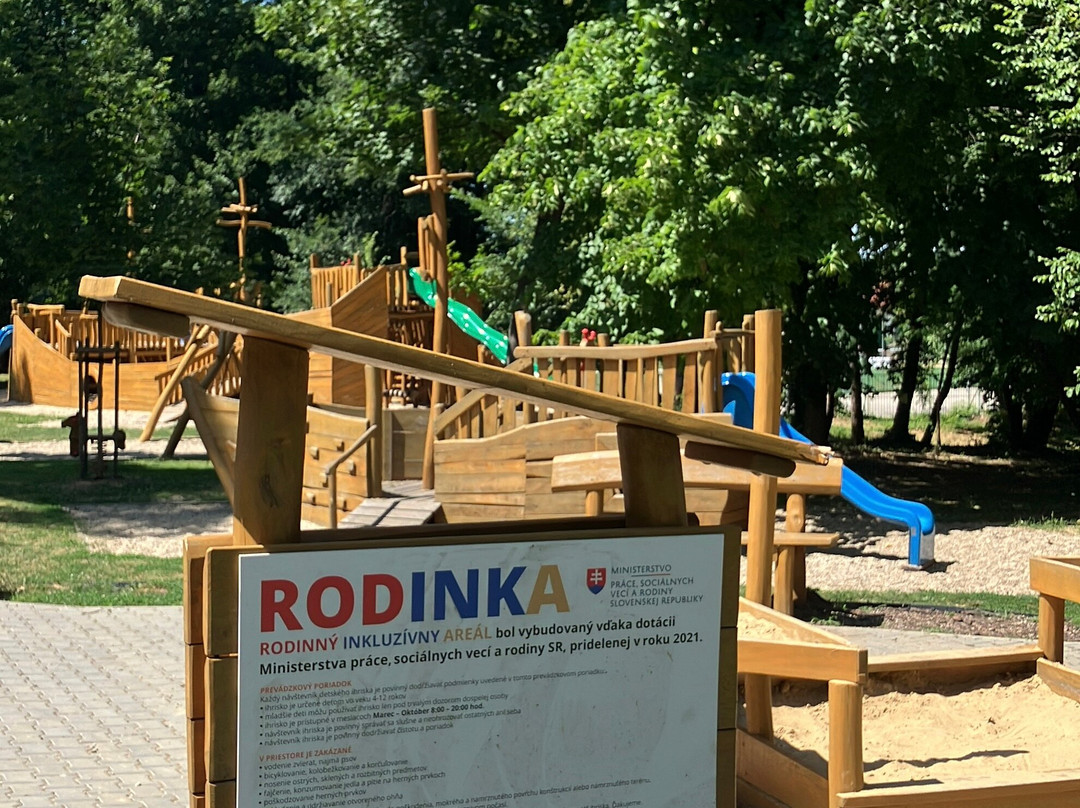 Spielplatz Park-Mojmirovce必去景点