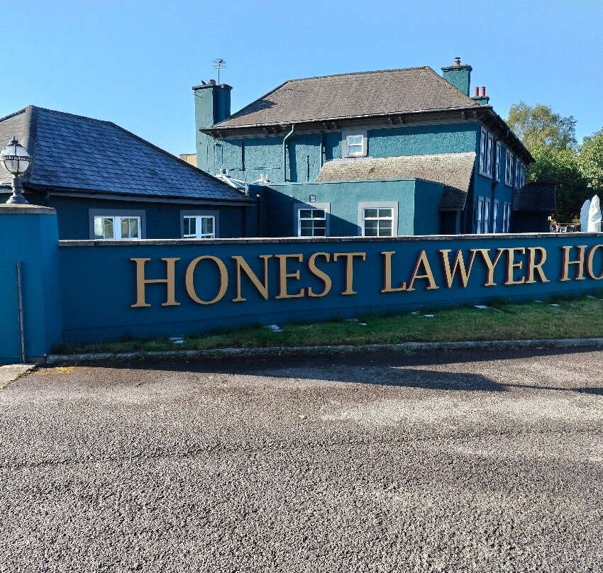 The Honest Lawyer Hotel主图