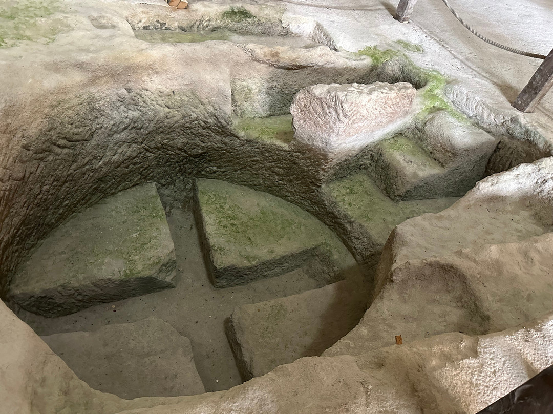 Monolithic Church of Saint-Jean of Aubeterre-Aubeterre-sur-Dronne必去景点