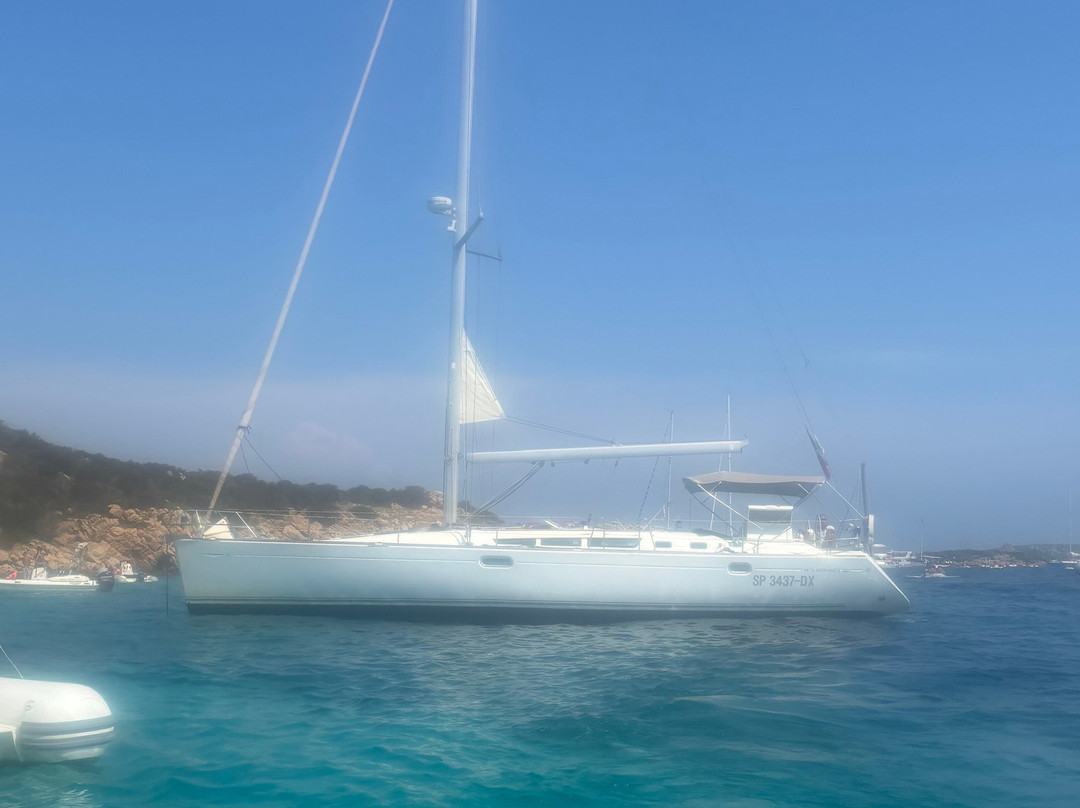 Fil Rouge Sail-拉马达莱娜必去景点