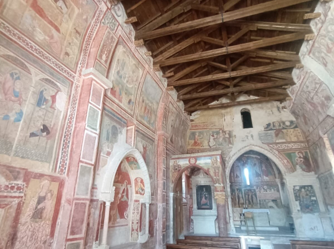 Chiesa di Santa Maria ad Cryptas-Fossa必去景点