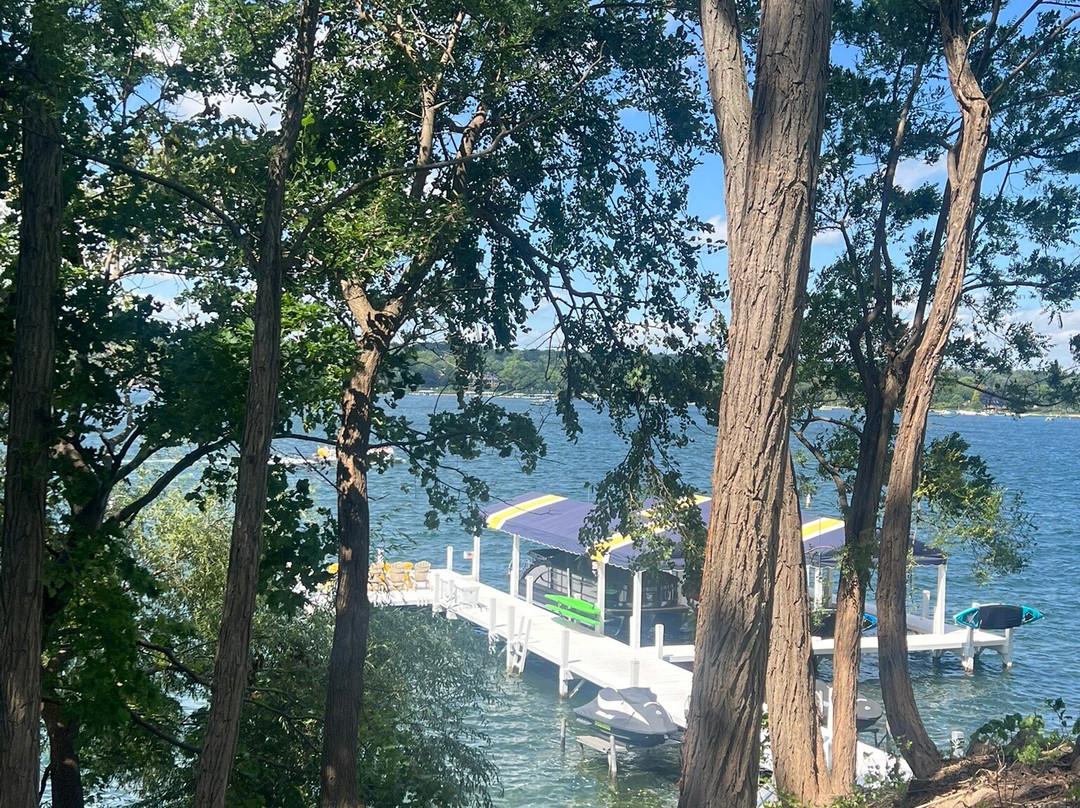 Geneva Lake Shore Path-日内瓦湖必去景点
