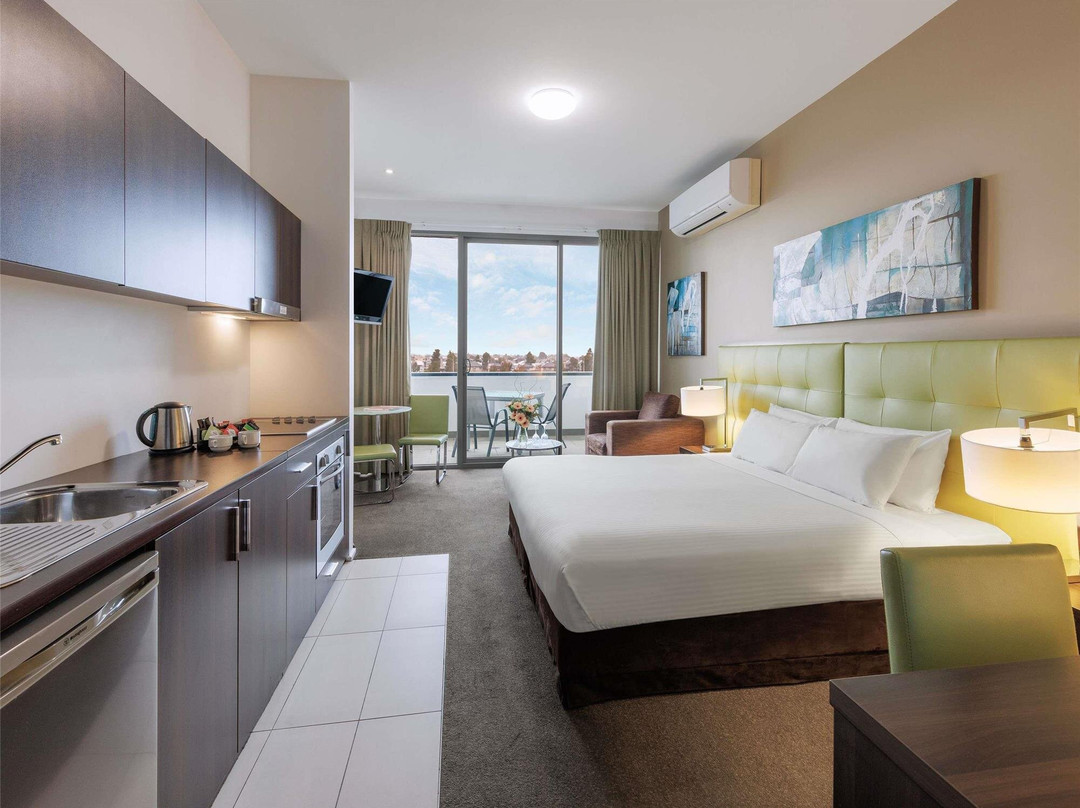 墨尔本卡洛琳温泉美居酒店主图