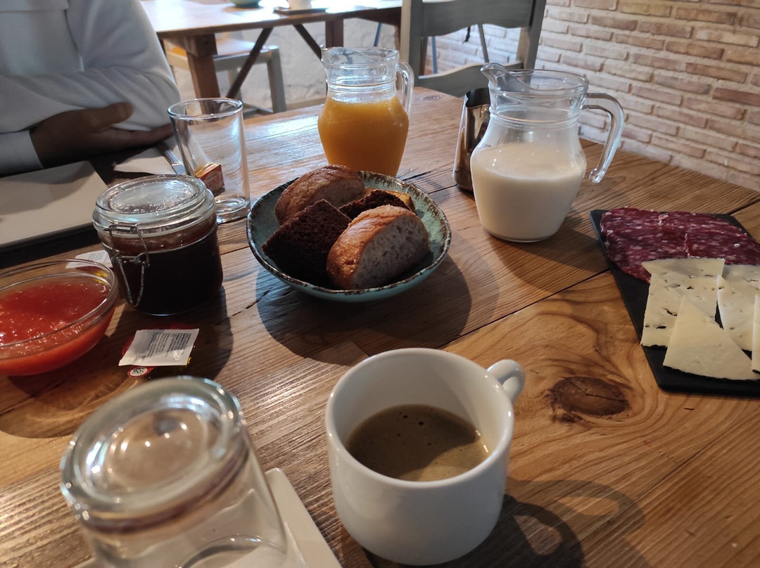 Hostal Avenjucar主图