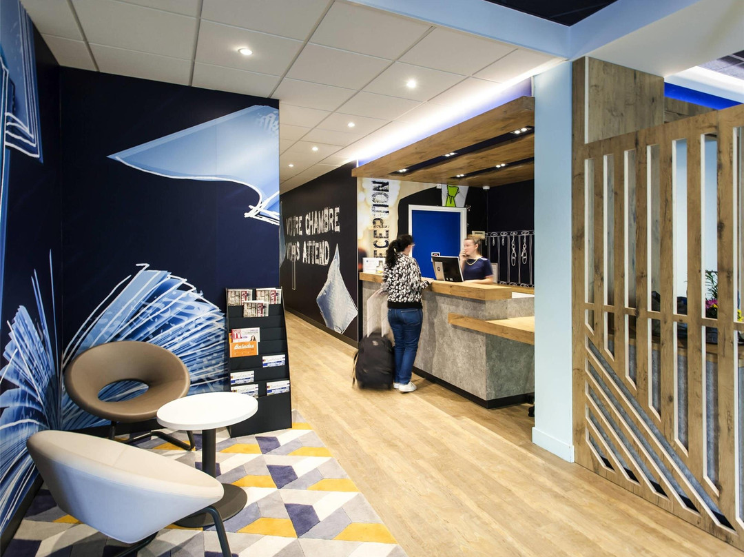 宜必思快捷蒂耶里堡酒店主图