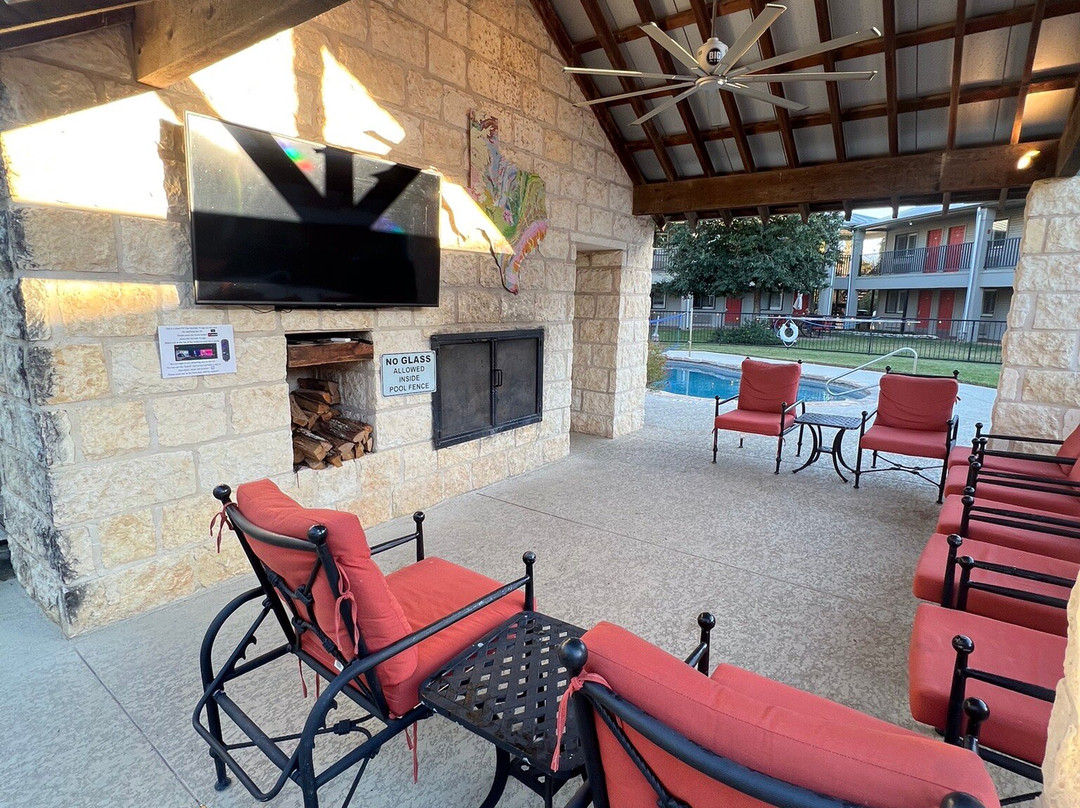 Fredericksburg Inn & Suites主图