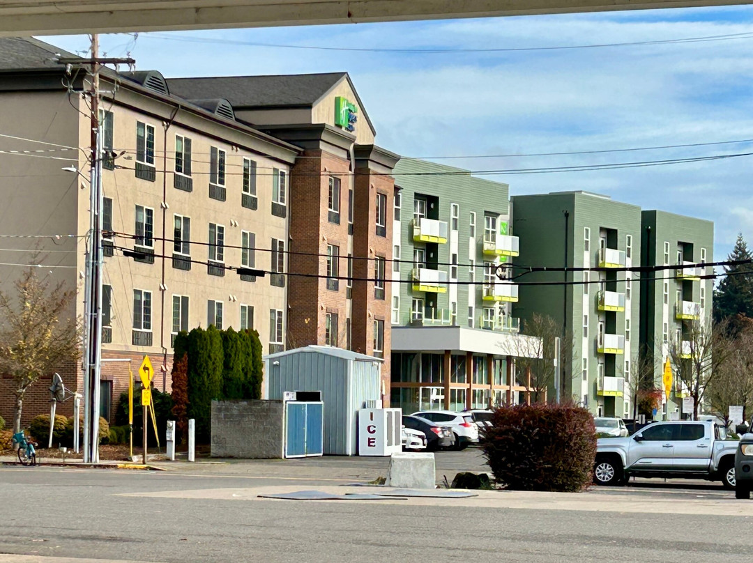 尤金假日智选快捷套房酒店主图