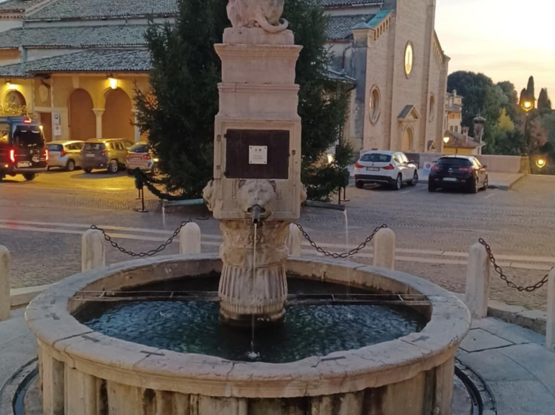 Piazza Garibaldi-阿索洛必去景点