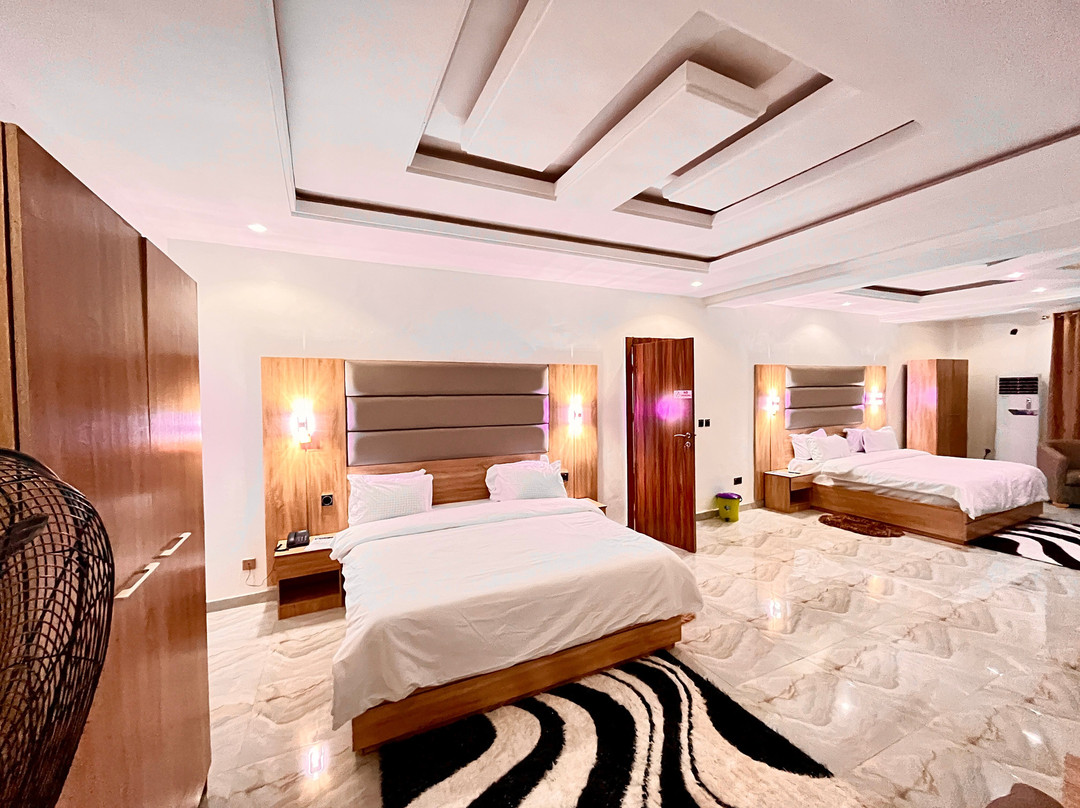 De New Dawn Hotel And Lounge