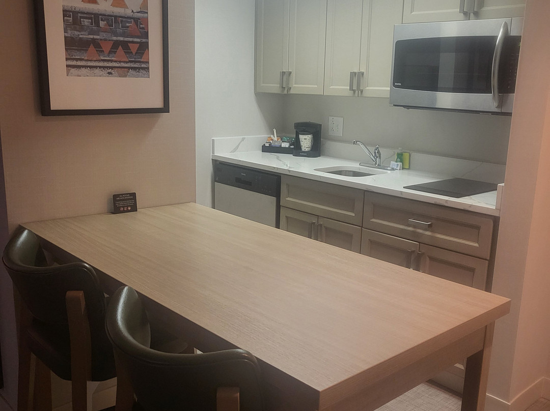 兰斯代尔希尔顿惠庭套房酒店主图