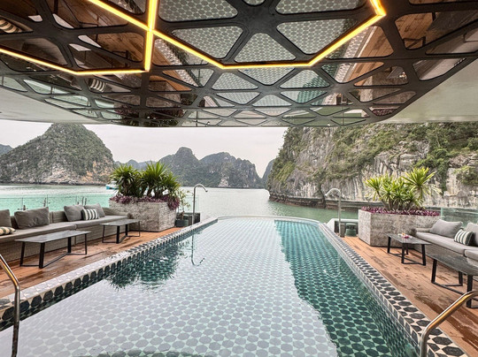 Elite of the Seas-下龙湾必去景点