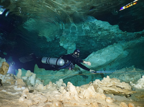 Pasku Dive-普拉亚德尔卡曼必去景点