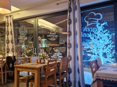 Placek Czy Golonka - Gorący Garnuszek