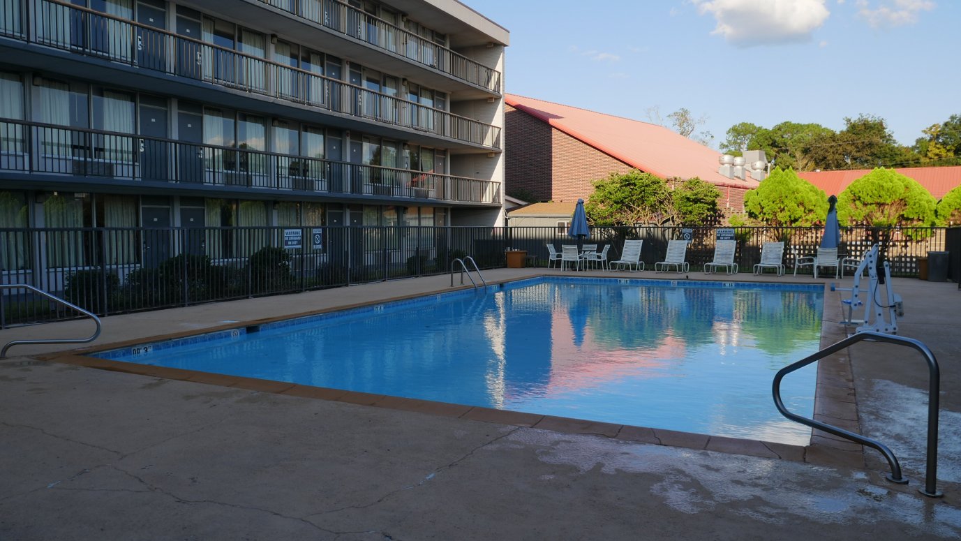 阿伦港巴顿坊西凯艺套房酒店-泳池