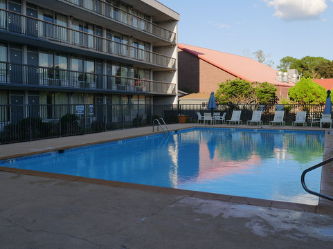 阿伦港巴顿坊西凯艺套房酒店主图