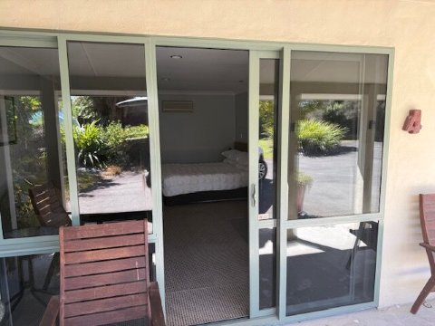 默奇森汽车旅馆-客卧