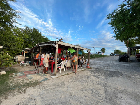 Dany's Beach Bar-Cupecoy Bay必去景点
