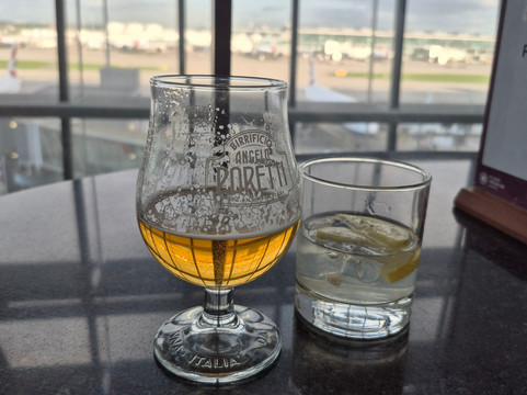 Plaza Premium Lounge Heathrow T5 Departures-伦敦必去景点