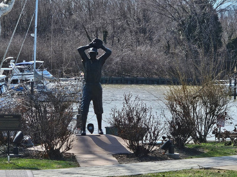 Ernest Burke Memorial Statue-Havre de Grace必去景点