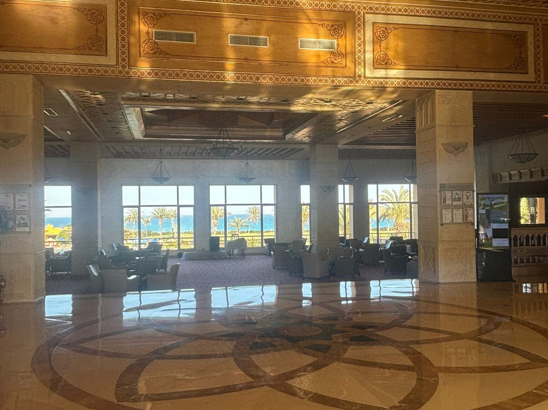 努尔海水浴皇宫度假酒店主图