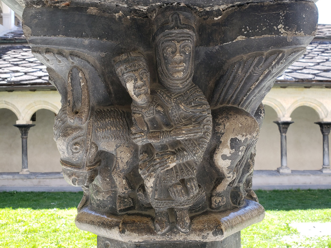 Collegiata dei Santi Pietro e Orso-奥斯塔必去景点