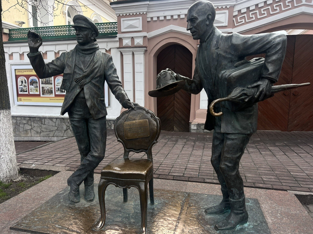 Monument to Ostap Bender and Kisa Vorobyaninov-Cheboksary必去景点