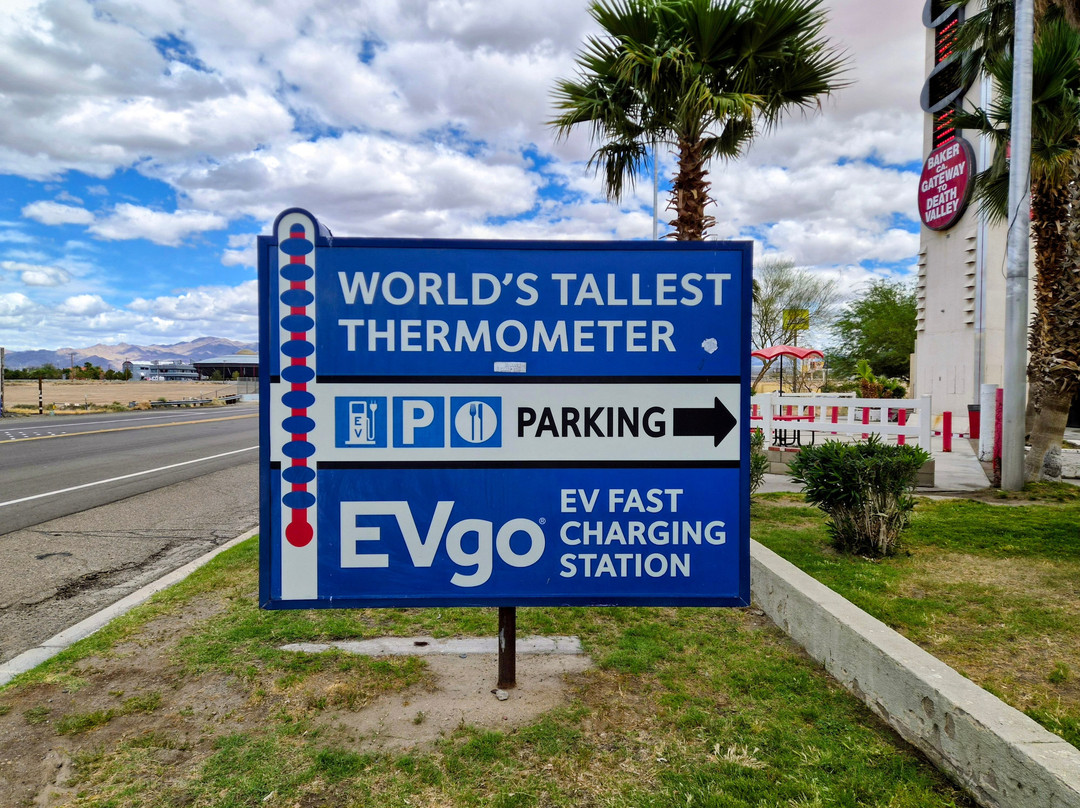 World's Tallest Thermometer-Baker必去景点