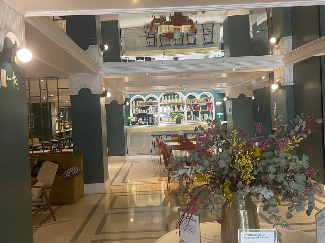 珀蒂宫特里亚纳小宫酒店主图