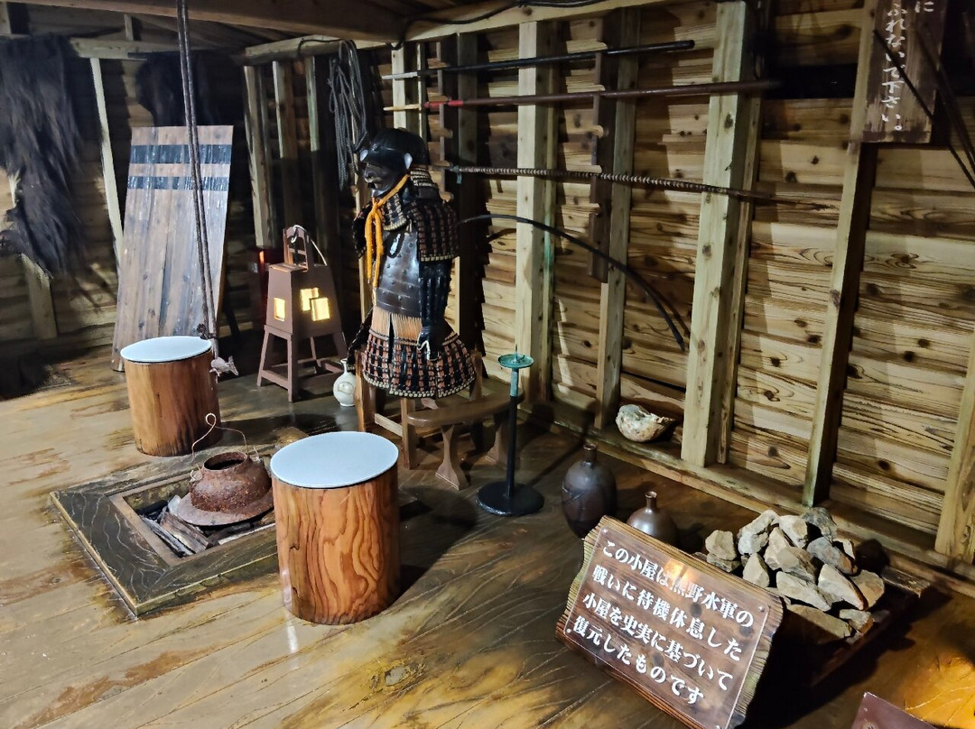 Sandanbeki Cave-白滨町必去景点
