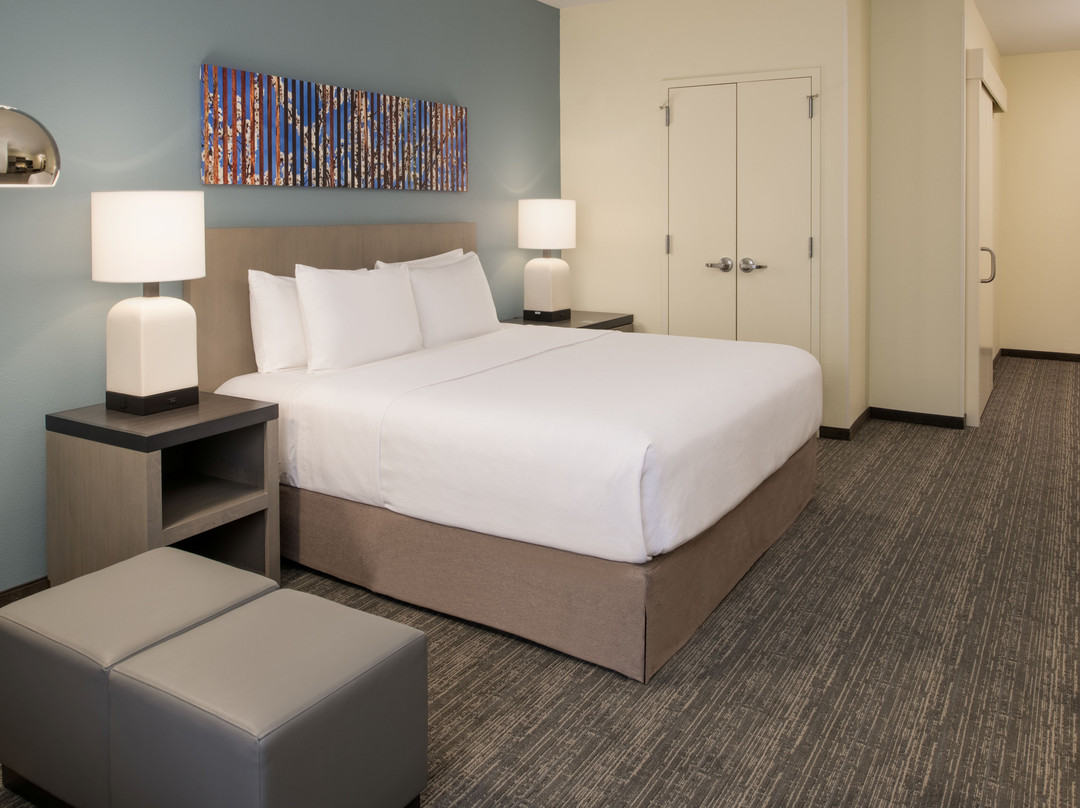 Hyatt House Fresno / Campus Pointe