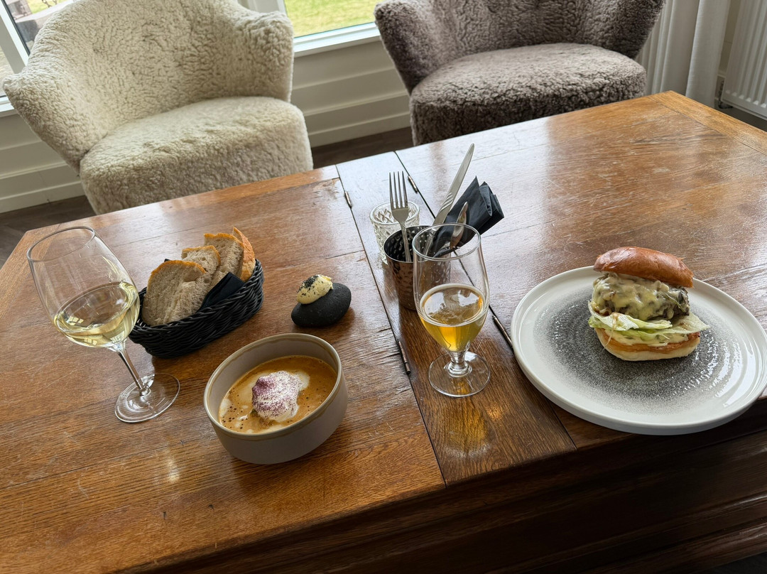 布迪尔酒店主图