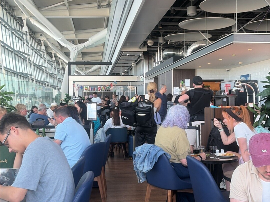 Plaza Premium Lounge Heathrow T5 Departures-伦敦必去景点