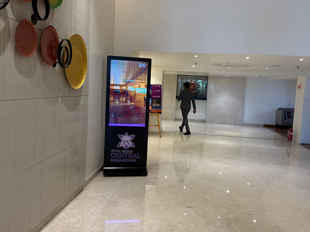 皇家兰花中央施莫加酒店主图