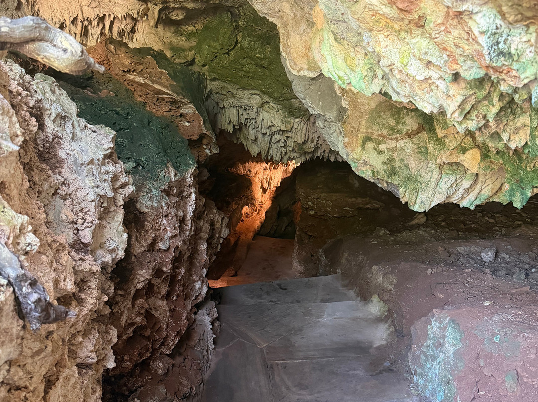 Paje Cave-帕杰必去景点